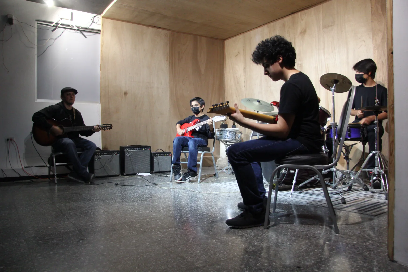 Banda de rock — alumnos en concierto