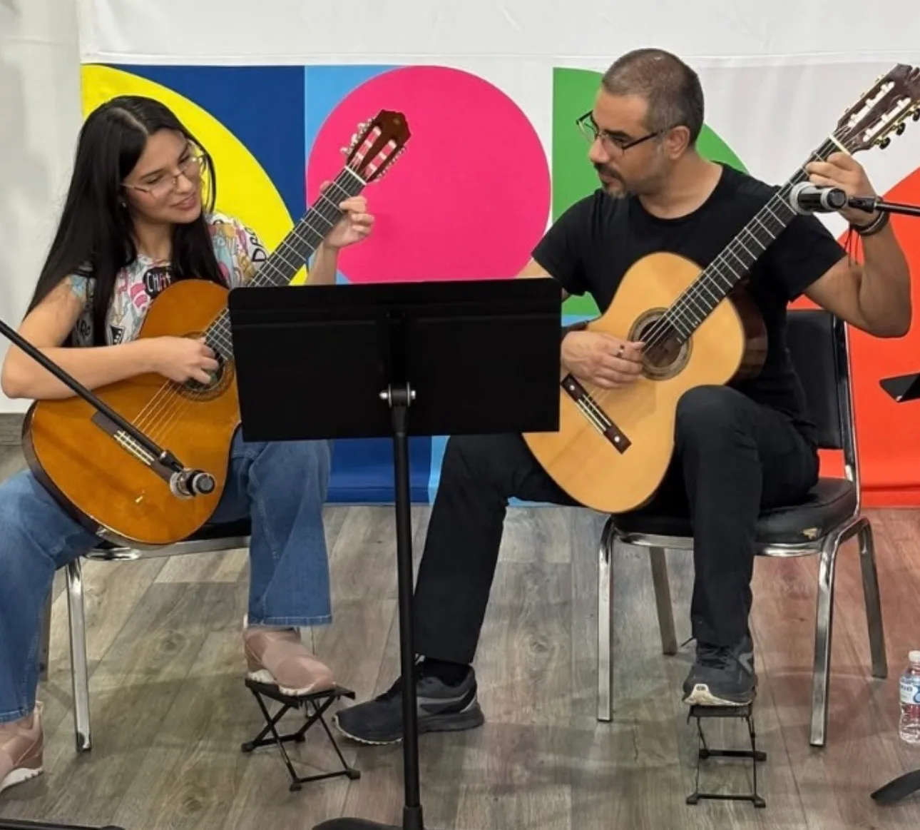 Clase individual de guitarra clásica en ALMMA